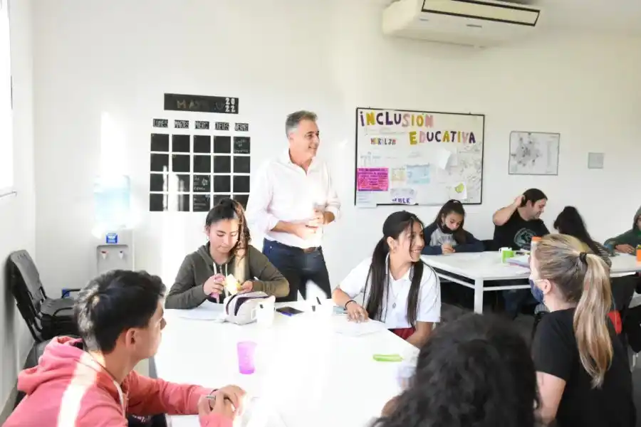 El Intendente visitó los talleres que se dictan en el DIAT: "Es un espacio que tiene mucho de aprendizaje, terapéutico y contención"