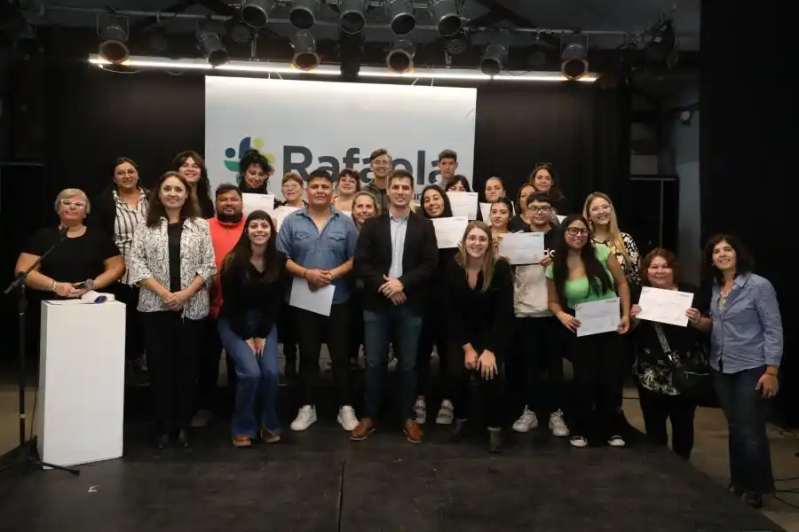 Entregaron certificados de cursos de capacitación