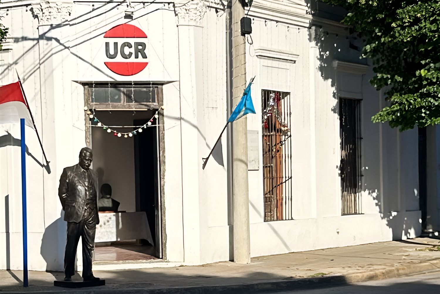 ¿Alfonsín está en el Comité o en una pulpería?