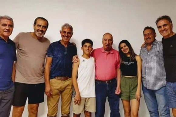 Carlos Bilardo recibió la visita de los jugadores campeones del 86: “Estamos felices de verlo tan bien”