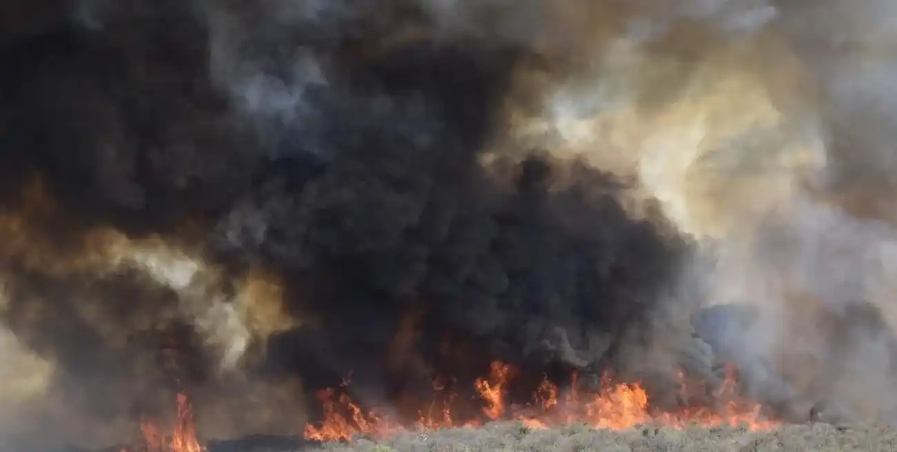Desde la Secretaría de Gestión de Riesgo Climático Catástrofes y Protección Civil informaron que la alerta extrema por riesgo de incendios forestales y que estas condiciones se mantendrán al menos hasta el próximo lunes.
