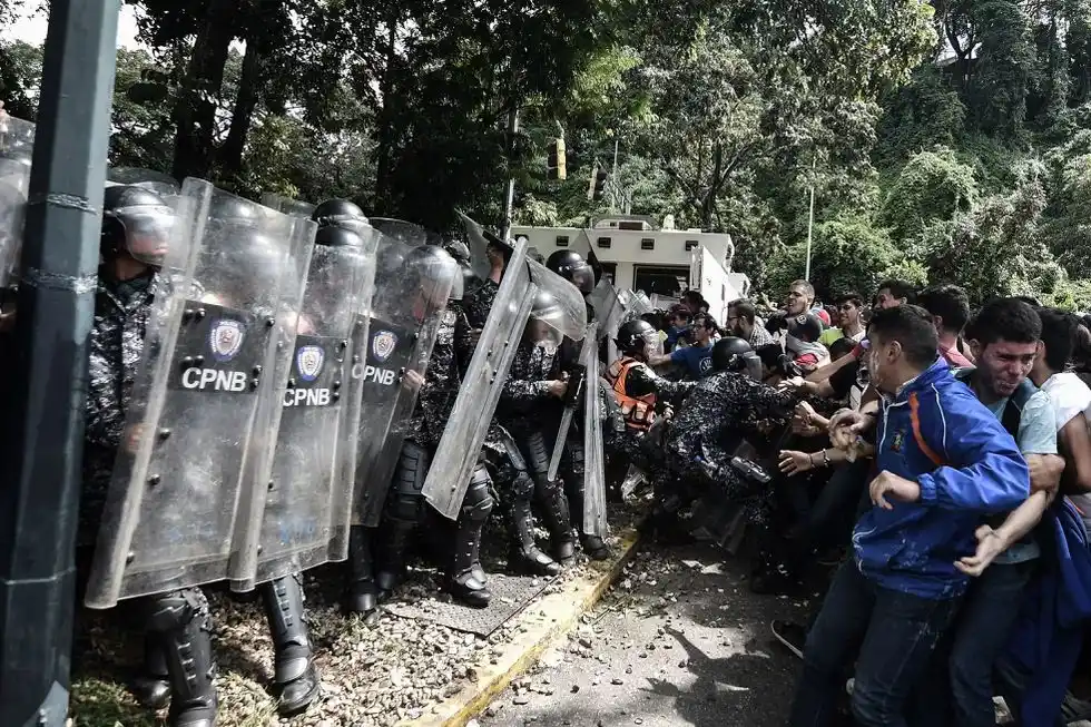 Denunciaron ante la Justicia argentina a las fuerzas de seguridad de Venezuela