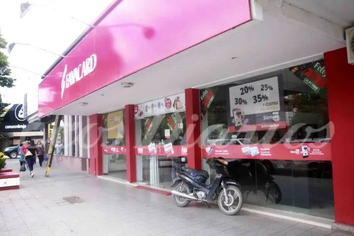 Hicieron siete boquetes en el techo de financiera
