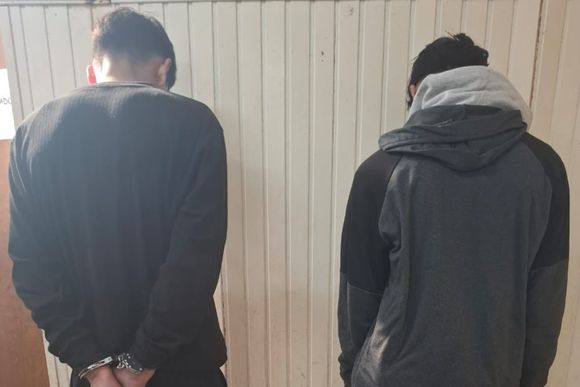 Trataron de escapar en moto y fueron alcanzados por la policía en unas vías de Arroyito