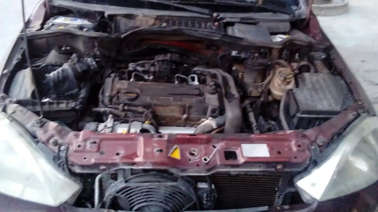 Principio de incendio en un automovil