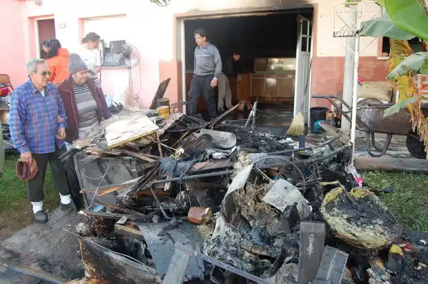 Un incendio consumió parte de una vivienda 