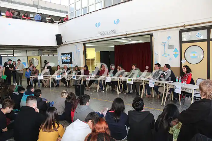 Jóvenes se preparan para el primer voto