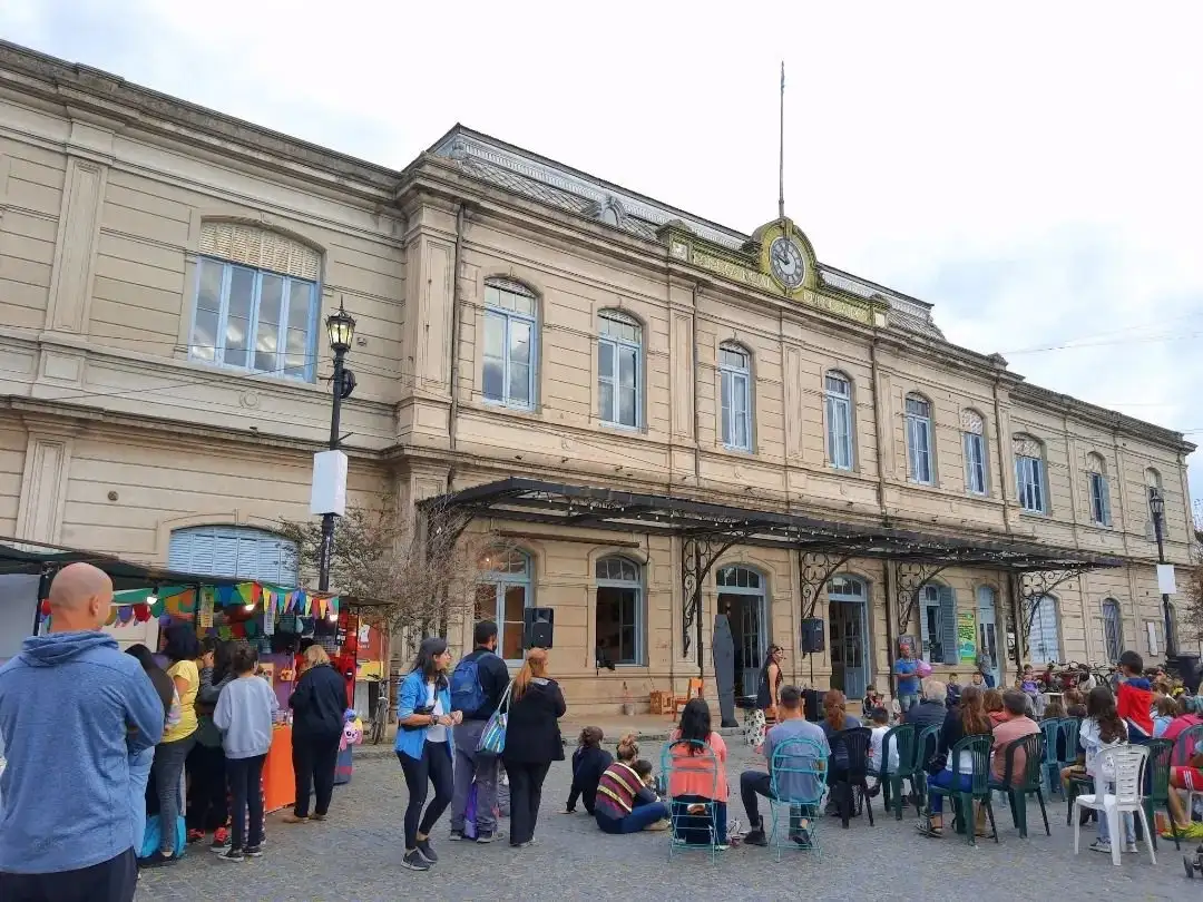 Barrio Meridiano V, zona vieja Estación Provincial en 17 y 71 en La Plata.