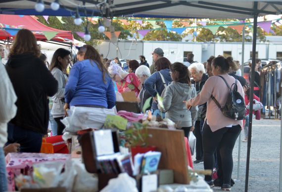 Las ferias de la economía popular y social se destacaron con espectáculos y artesanías locales