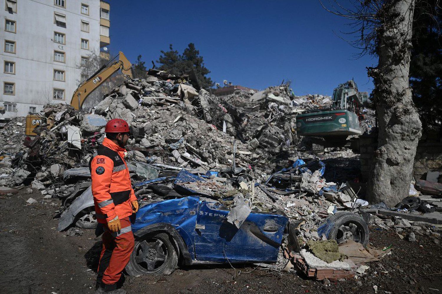 ¡MÁS DE 39 MIL MUERTOS! Rescatan a una joven después de estar tapiada 11 días por el TERREMOTO en Turquía