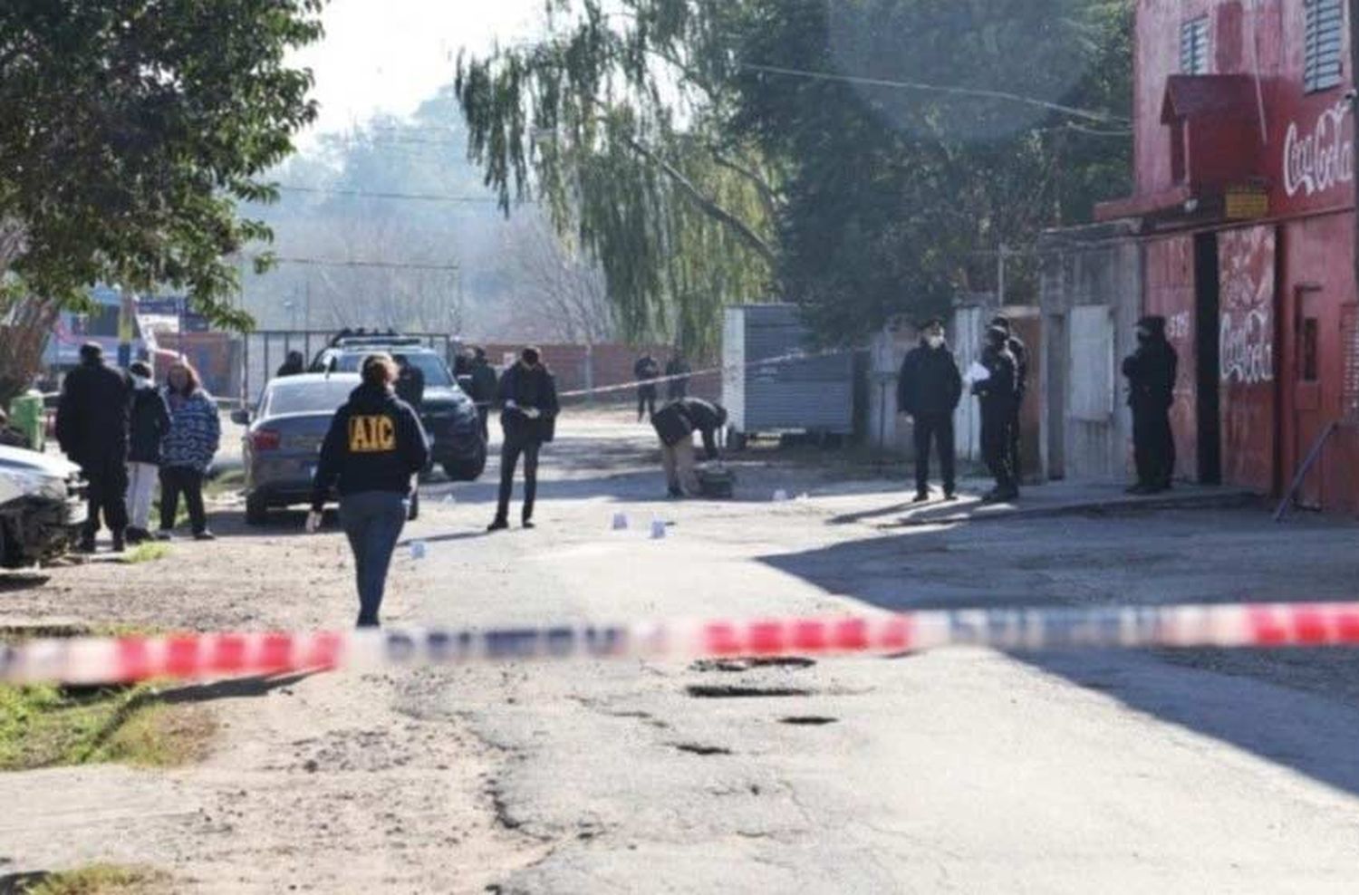 A plena luz del día: acribillaron a balazos a dos hombres en zona oeste, uno había sido policía con disponibilidad