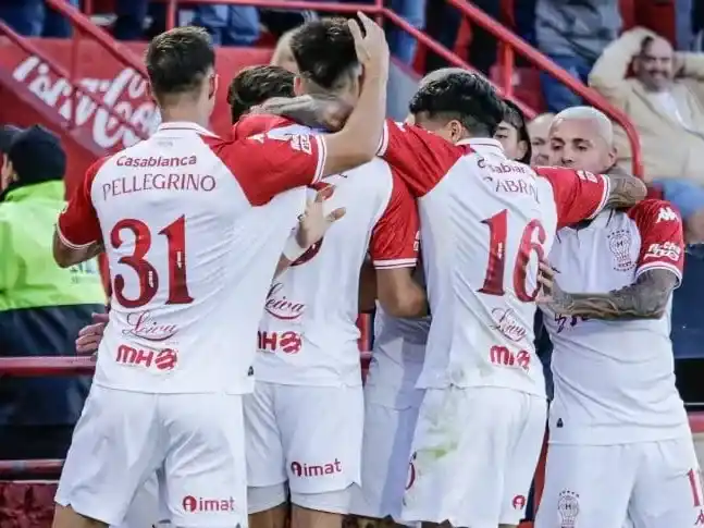 El Globo desde las 19 ante Racing en Montevideo.