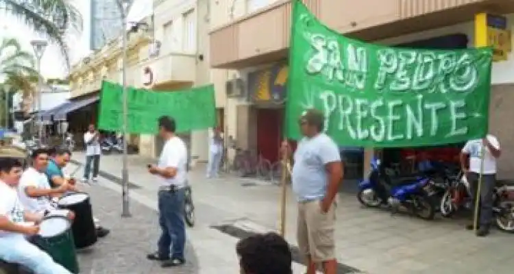 Camioneros protestaron frente al Correo Argentino