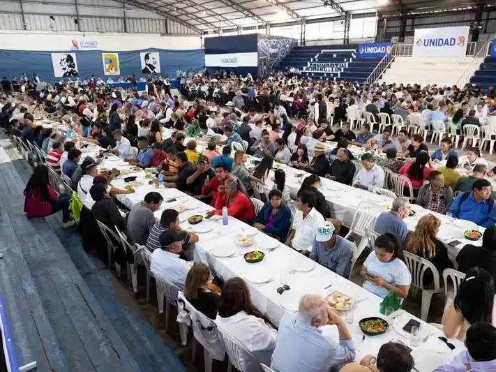 Insfrán compartió un almuerzo con congresales justicialistas de la provincia