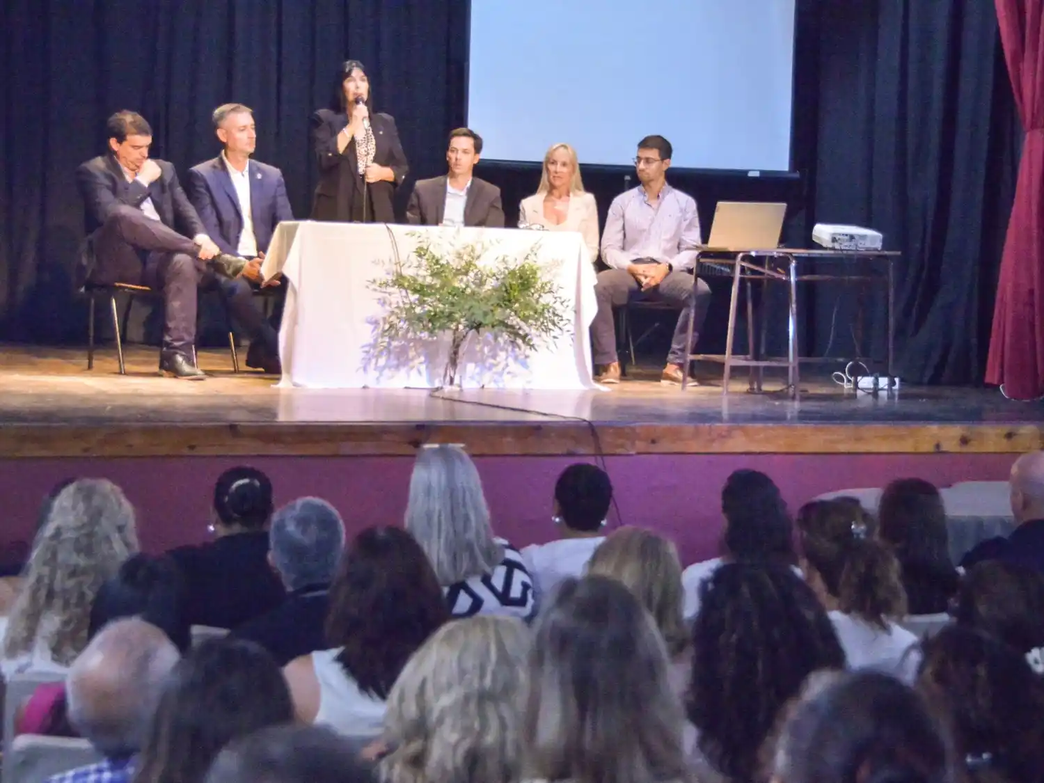 Primer encuentro de conversatorios sobre prevención del suicidio en Nogoyá