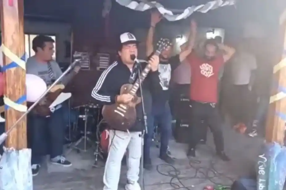 Pity Álvarez volvió a cantar