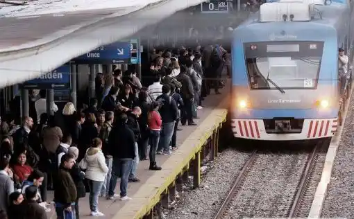 Tren Sarmiento: Siguen las demoras y descontarán las horas no trabajadas