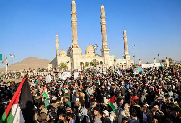 ¡GUERRA EN EL MAR ROJO! EE.UU. dice haber derribado más drones y cohetes de Yemen