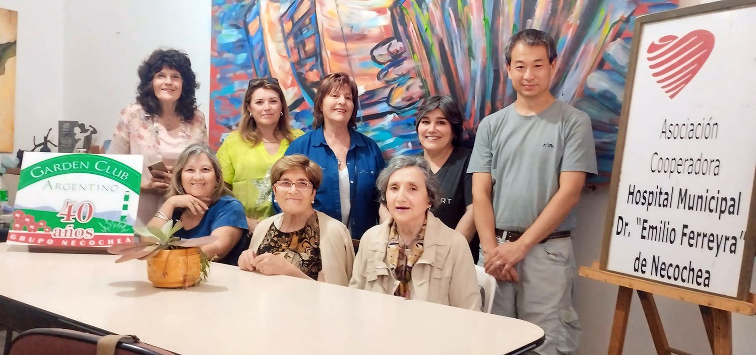 Donación. De las integrantes del Garden Club Necochea