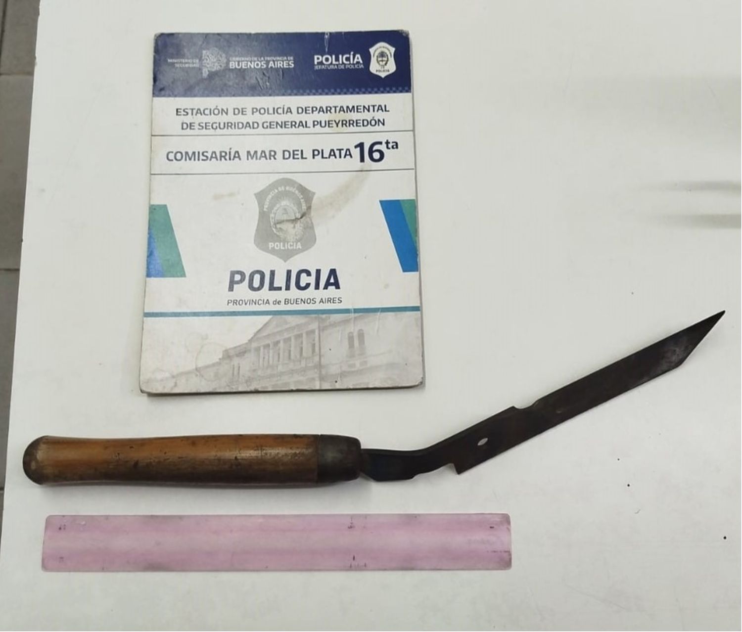 Retuvo a su hijo de 45 días y amenazó a la madre con un cuchillo