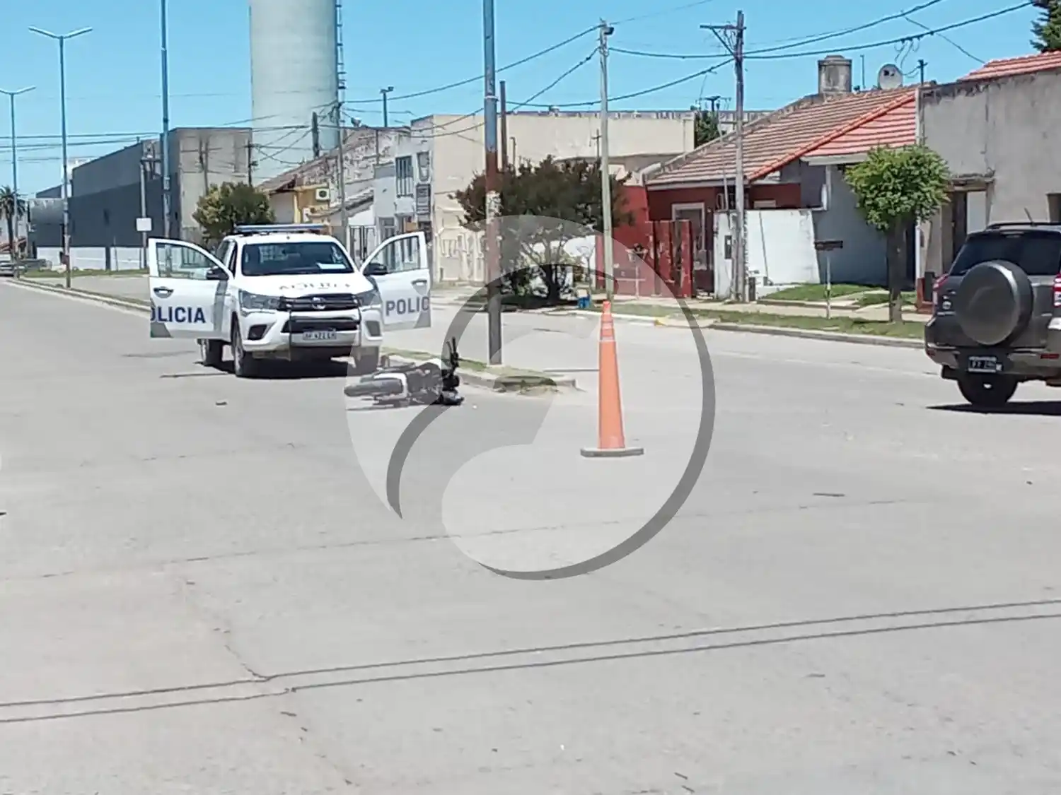 Choque en 75 y 64: un joven motociclista herido