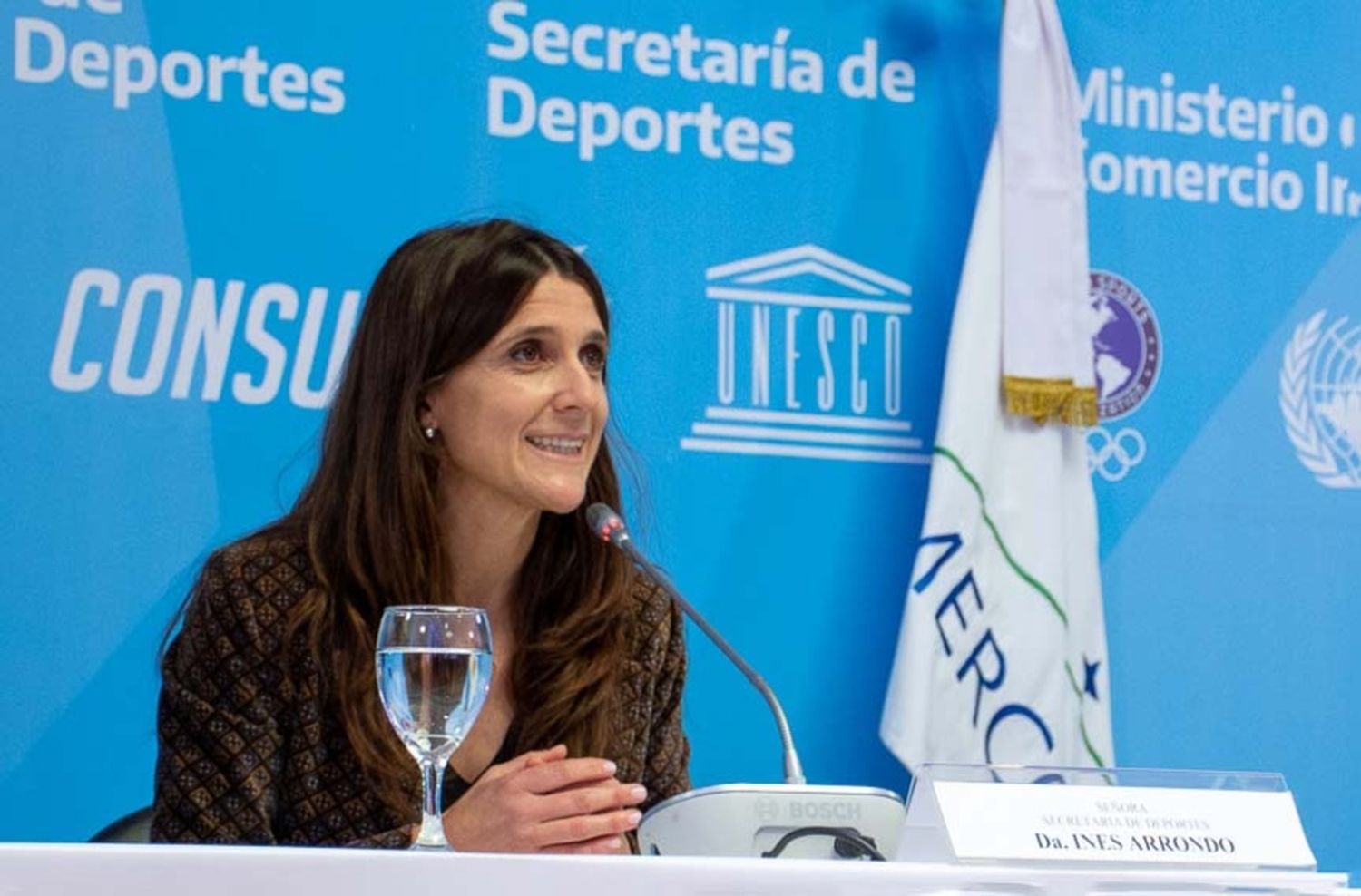 Acusaron a la secretaria de Deportes de lesionar a un empleado de seguridad en un forcejeo