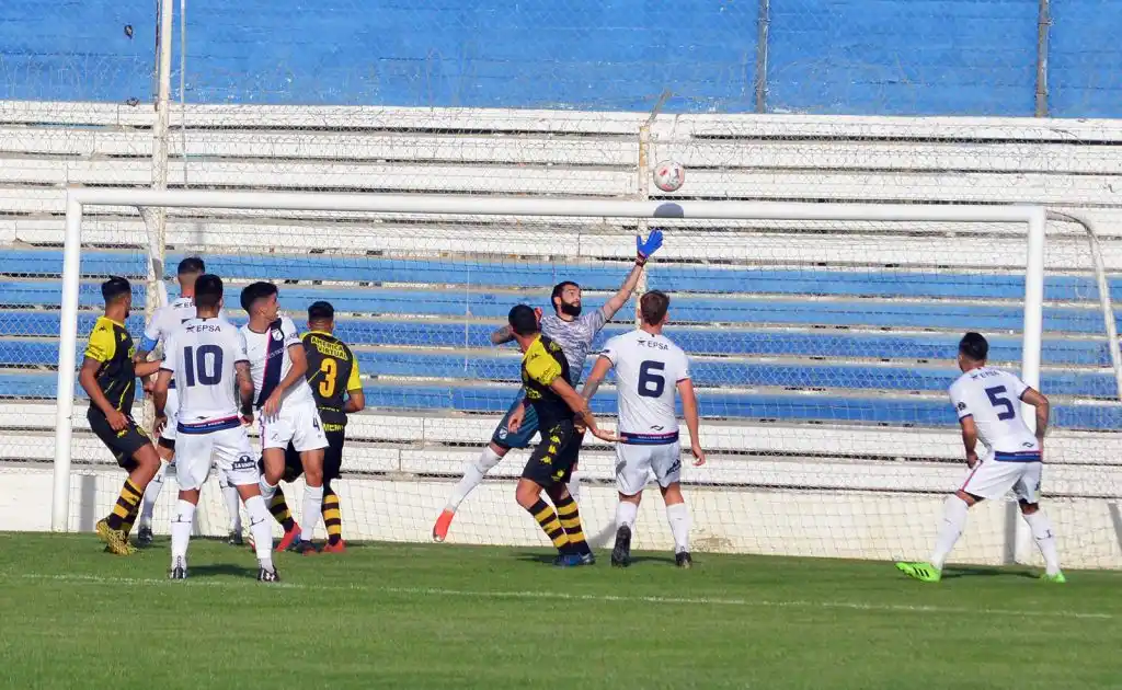 Santamarina tuvo ensayo y se perfila la formación