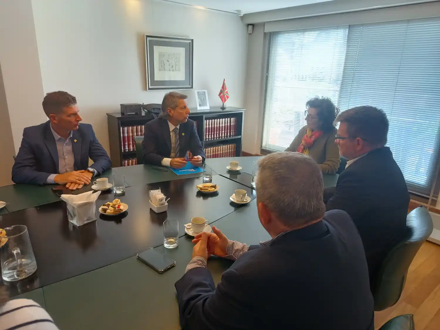 bernarte con representantes del país vasco