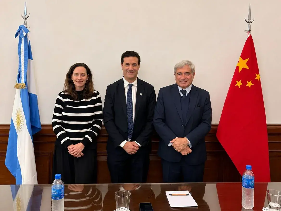El senador Abad recibió a las autoridades de la Cámara Argentino China de la Producción, la Industria y el Comercio
