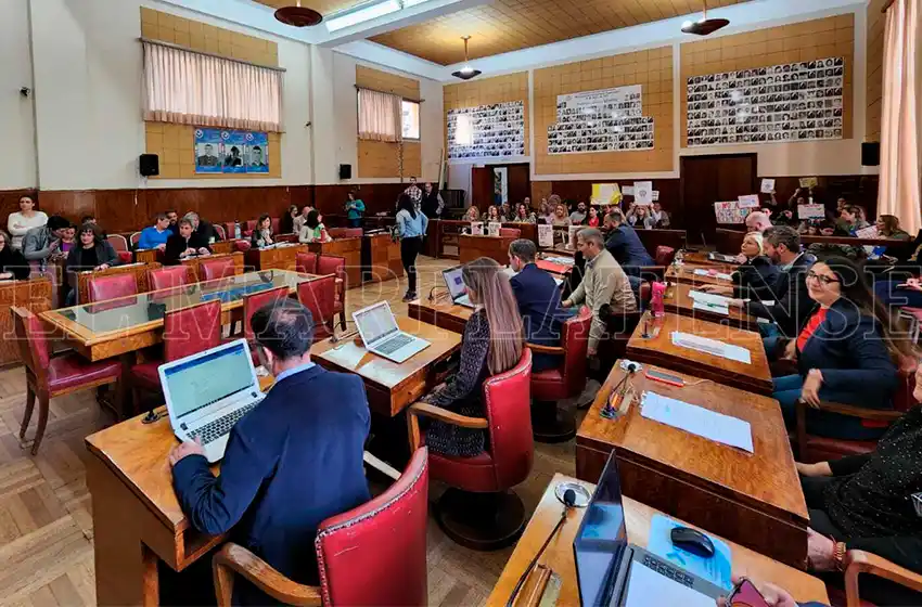 Banca 25: fuertes cruces de concejales por la Zona Roja