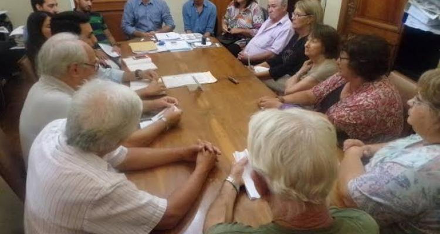 Colectividades insistieron con la utilización de la torre del ferrocarril