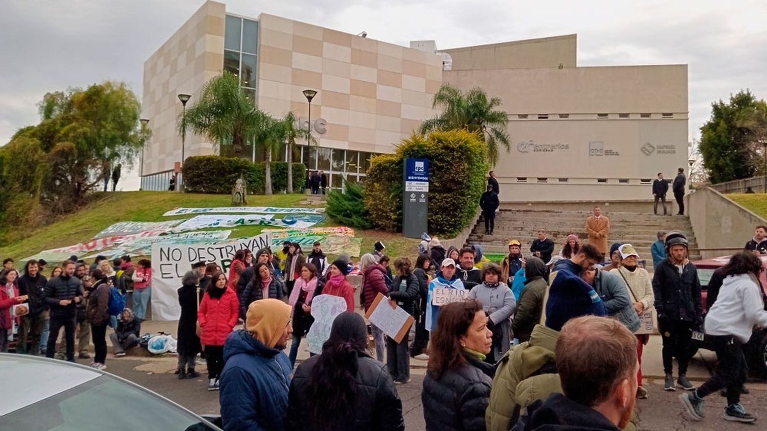 El Pueblo persiste contracorriente