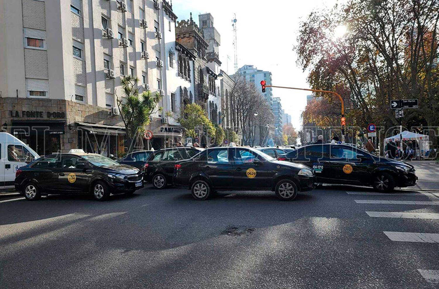 Taxis y remises anuncian paro con movilización para este lunes