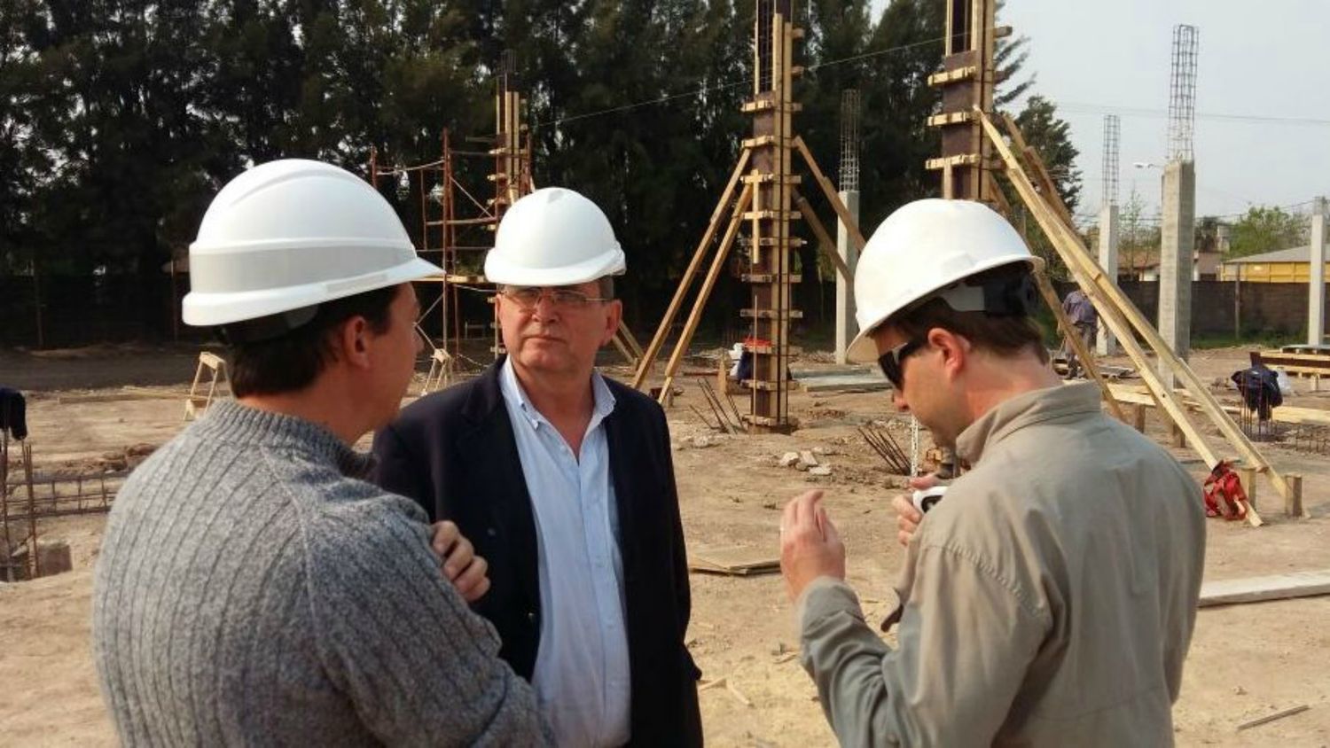 Schneider recorrió la obra del nuevo hospital de Coronda