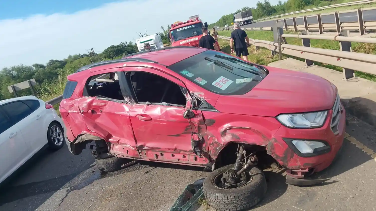 Un conductor perdió el control y chocó contra el guardarrail en la Autovía 12