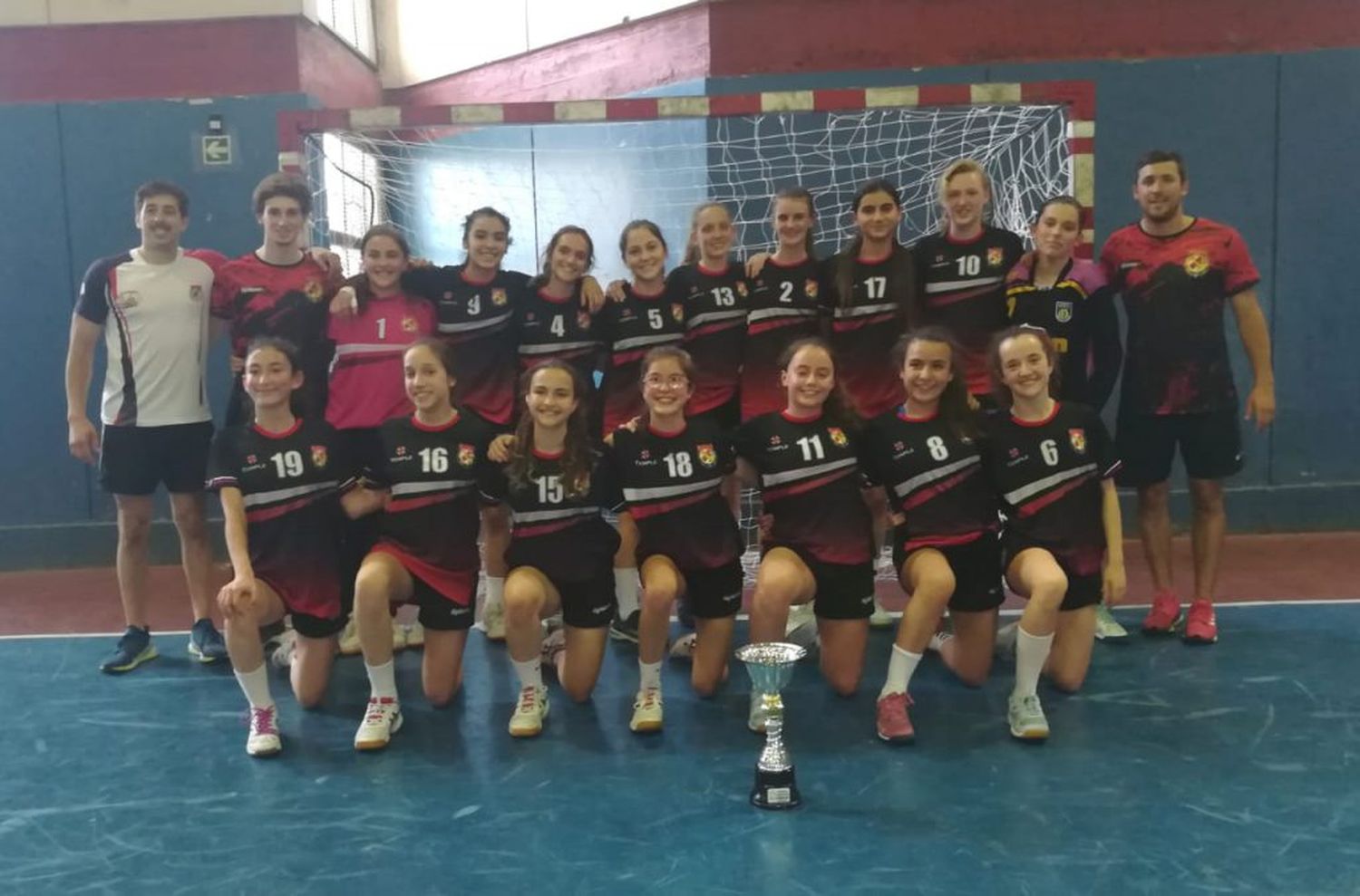 Dos títulos para Defensa, sobresaliente en handball