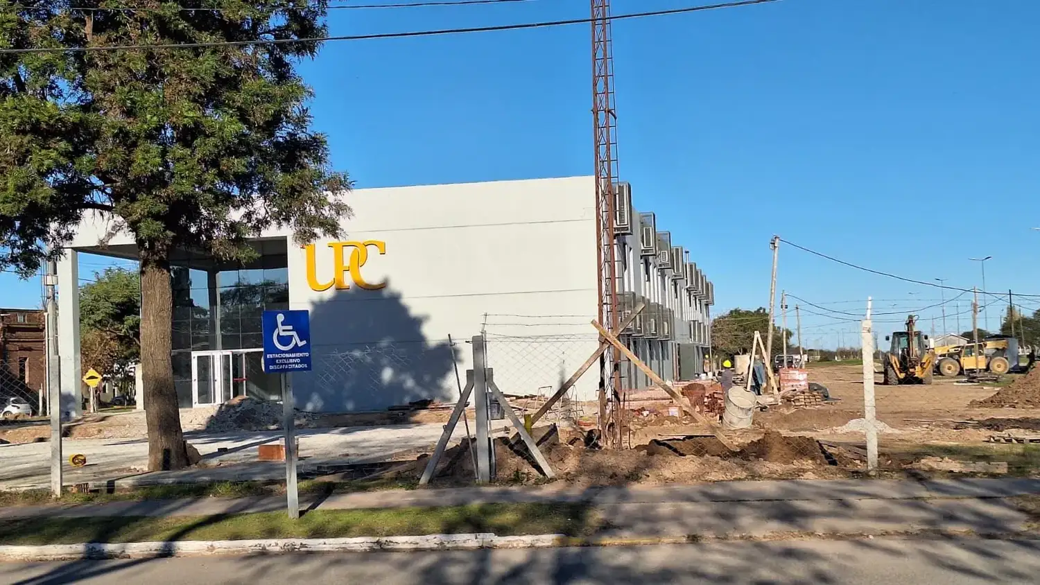 Las obras avanzan en el antiguo predio ferroviario donde funcionará la sede definitiva de la UPC en Las Varillas