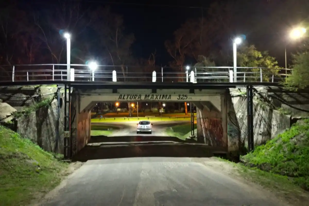 Instalaron nuevas luminarias en el Parque Unzué para brindar más seguridad durante la noche