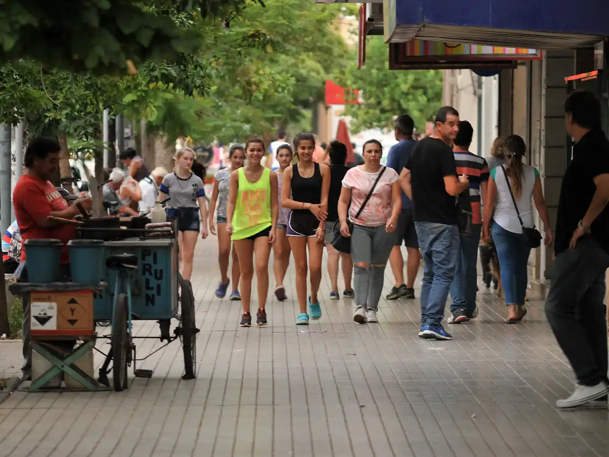 Según el CES, la mayoría de los negocios abrirán el lunes 30