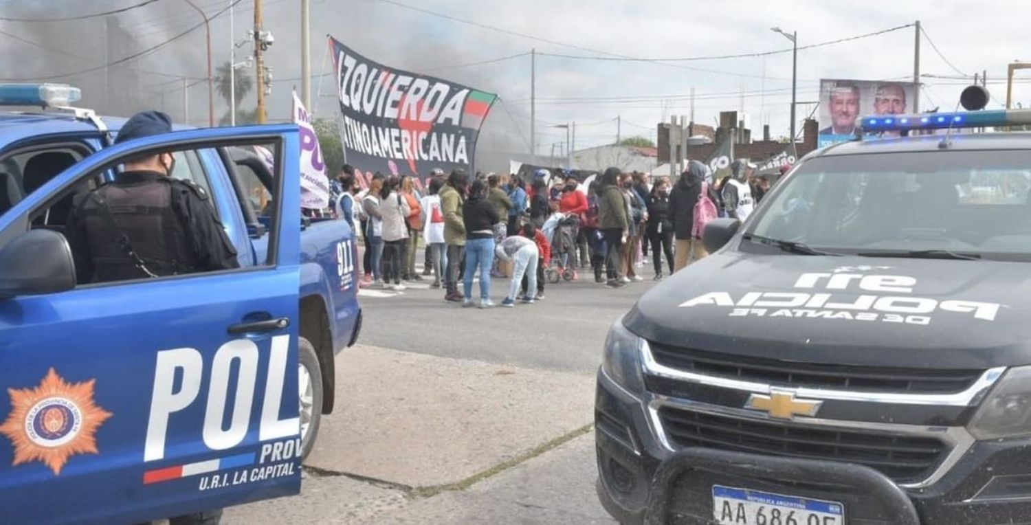 Corte de tránsito y protesta en el acceso por Iturraspe a la ciudad de Santa Fe