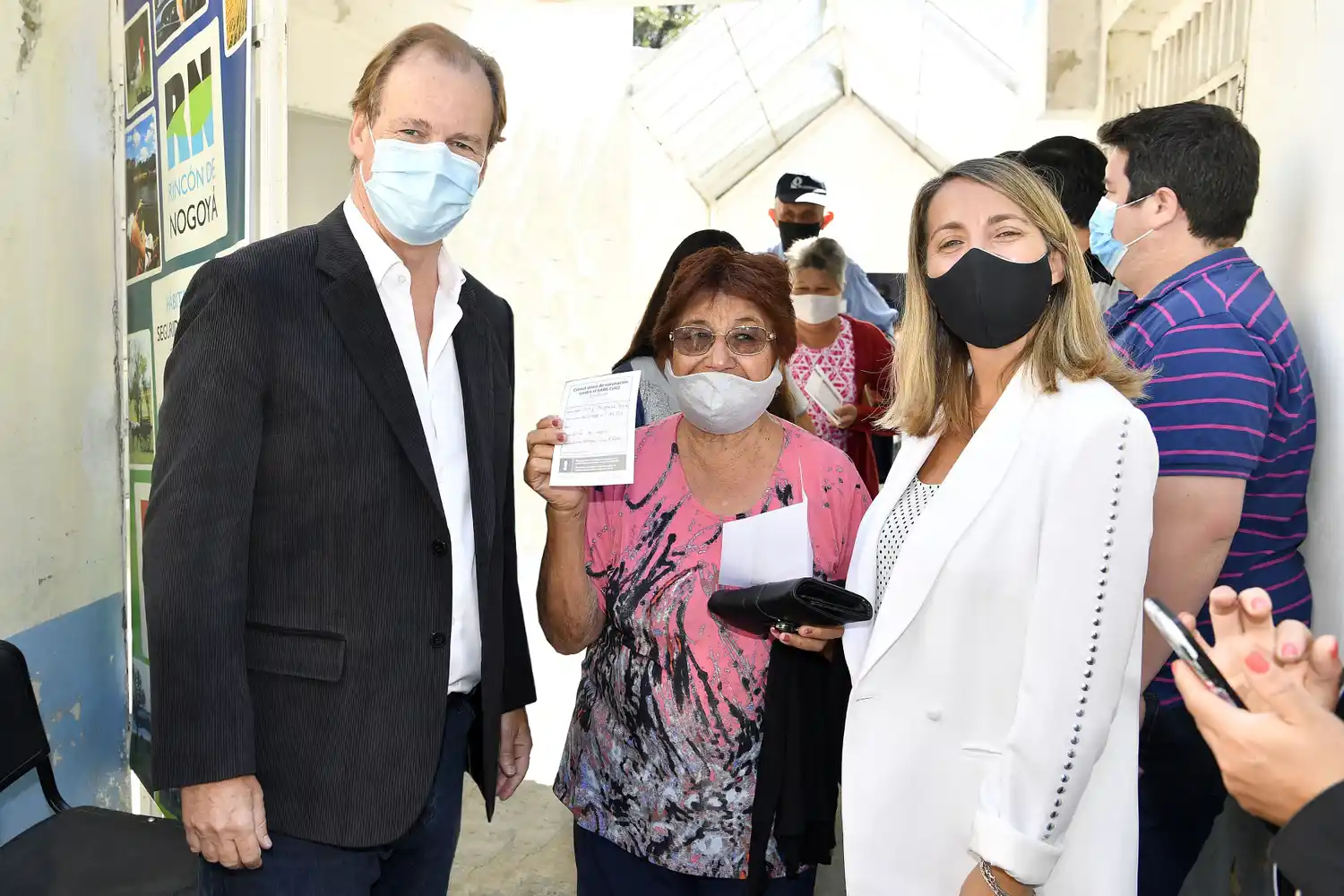 "Estamos vacunando a buen ritmo en las ciudades, pero también en los pueblos chicos", dijo Bordet