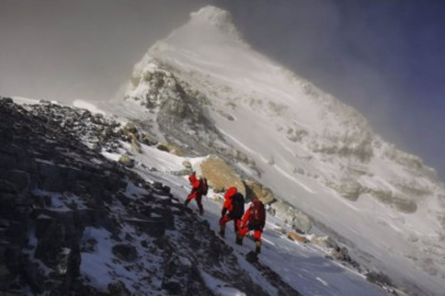 Dos montañistas murieron en el Everest y son las primeras víctimas de la temporada