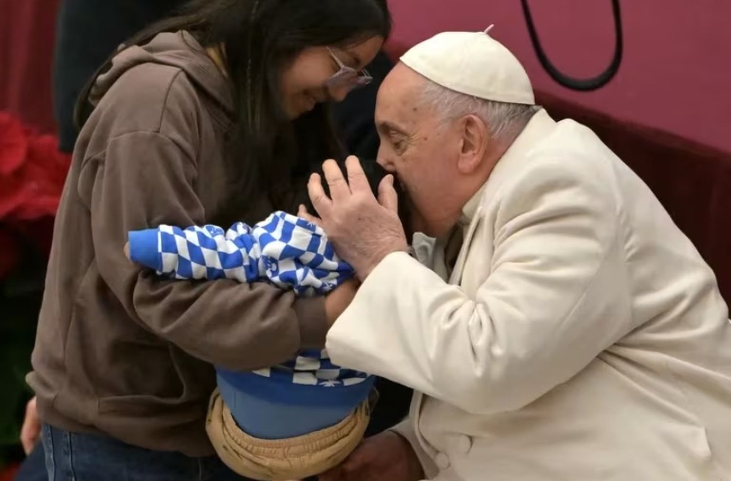 El papa Francisco cumple 87 años y lo celebra con niños del centro pediátrico del Vaticano