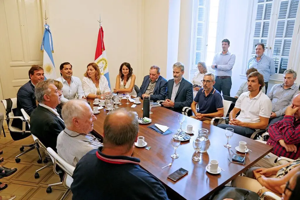 El Gobierno de Santa Fe concretó este viernes en Rosario, la segunda reunión paritaria con los gremios de la salud, AMRA y Siprus.