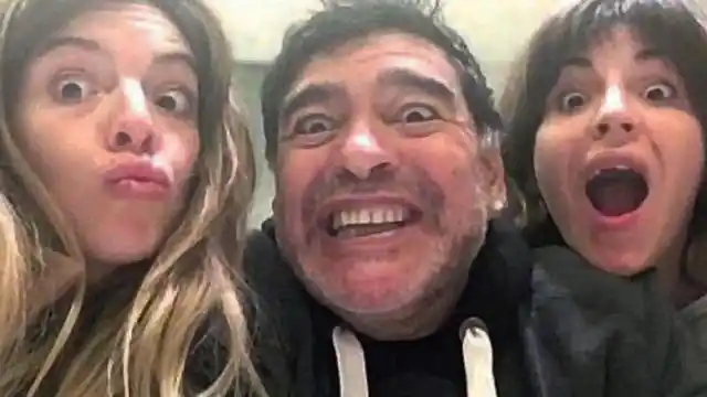 Con vientos de cambio, Diego Maradona se junto con Dalma y Gianinna
