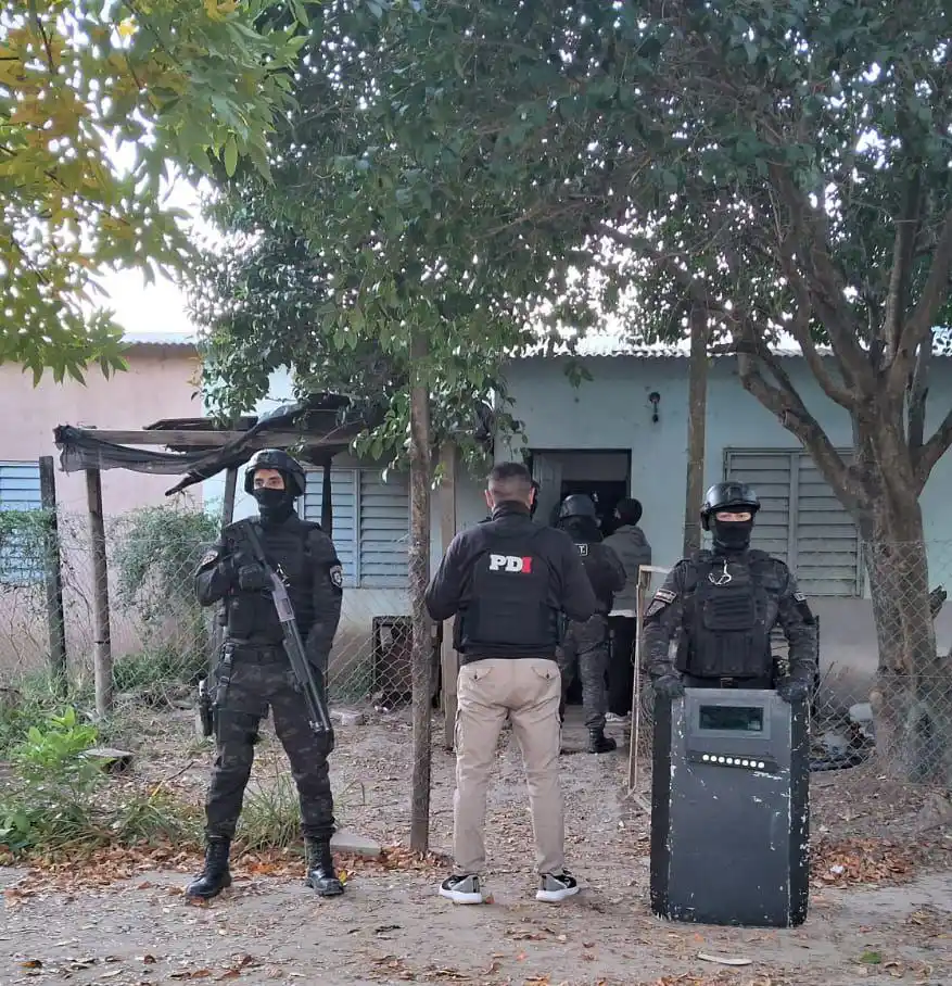 Allanamiento y detención en barrio 2 de Abril: cayó por lesiones con arma de fuego y le secuestraron droga