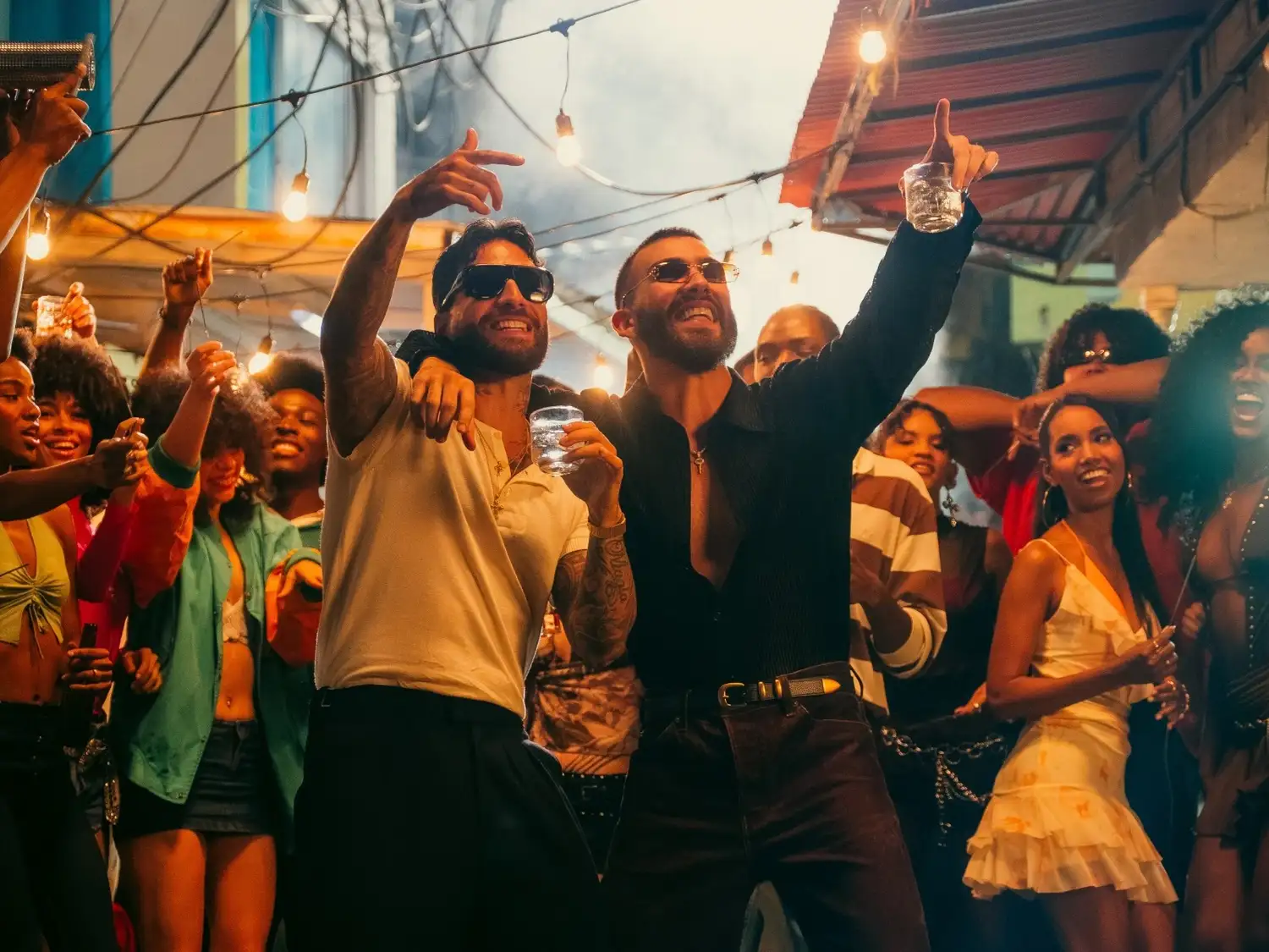 Manuel Turizo y Maluma presentan "Apambichao"