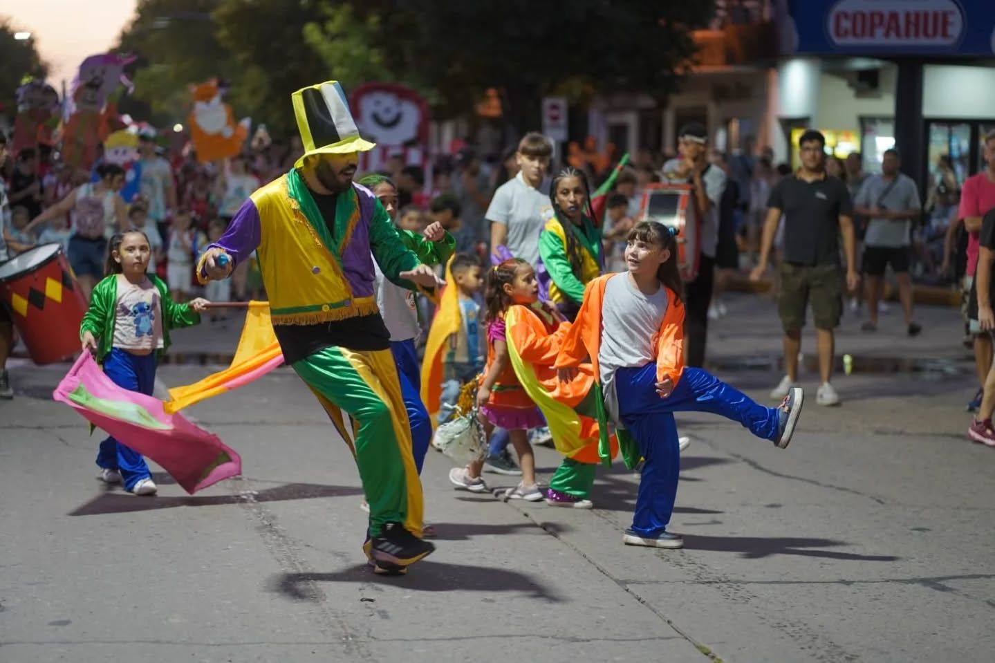 Vecinos de todas las edades participaron del carnaval.