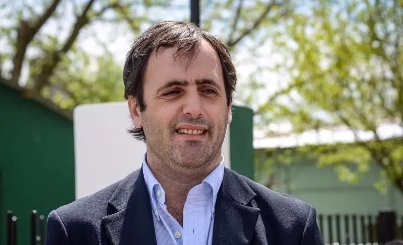 Aseguran que el intendente de Maipú pidió un mes de licencia para viajar al Mundial 