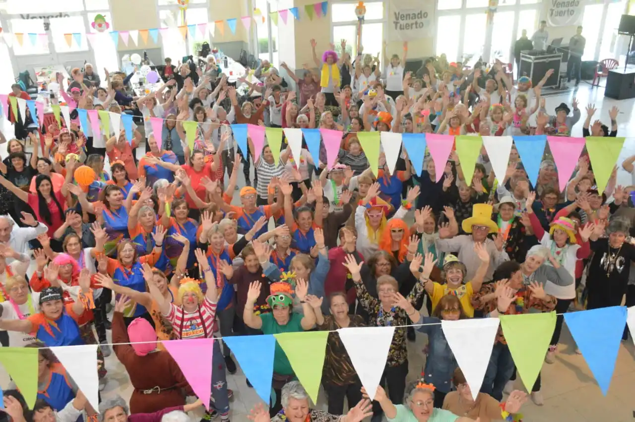 Un día de felicidad y color para los abuelos.